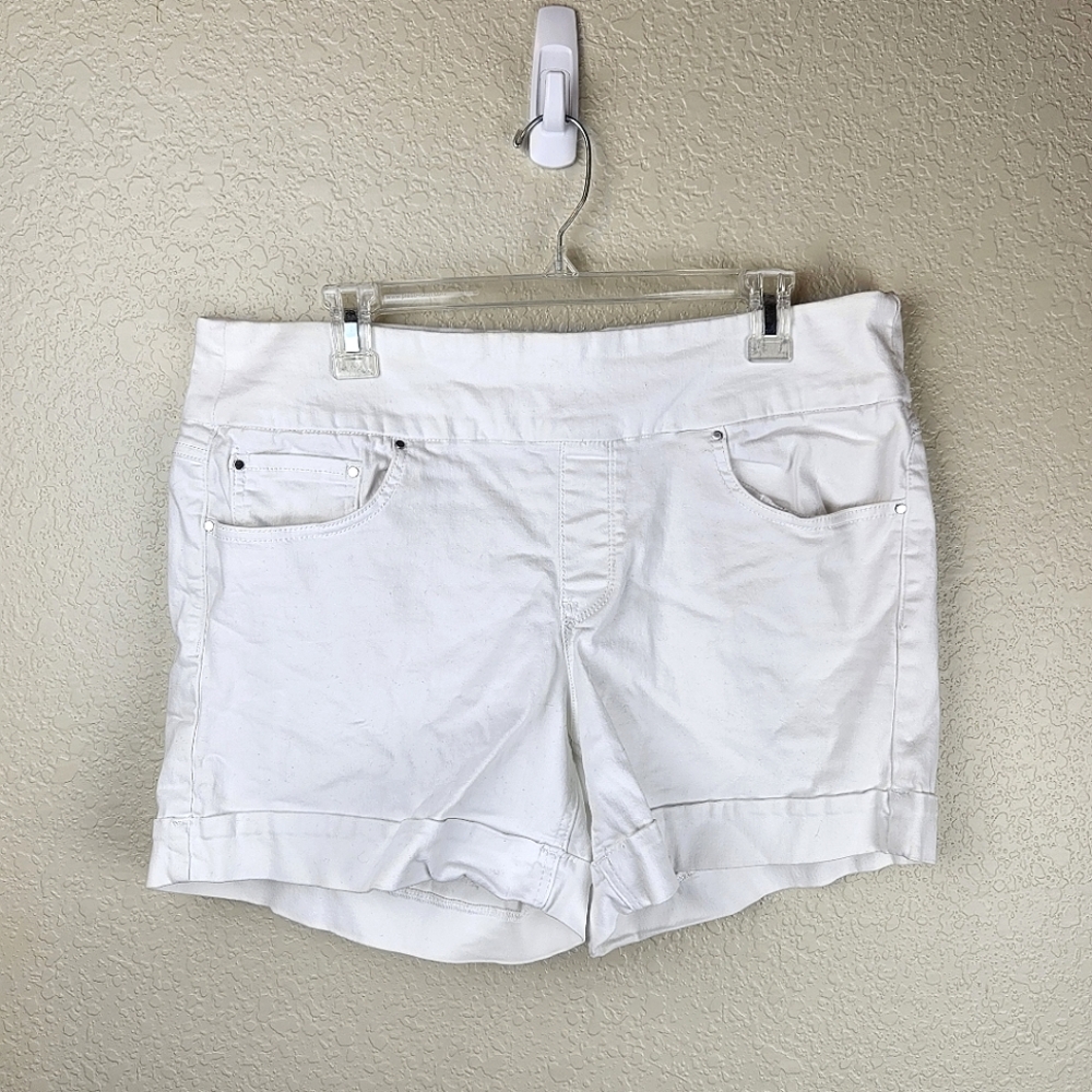Sound Style Women's White Sleek Waist Pull On Platinum Stretch Shorts XL